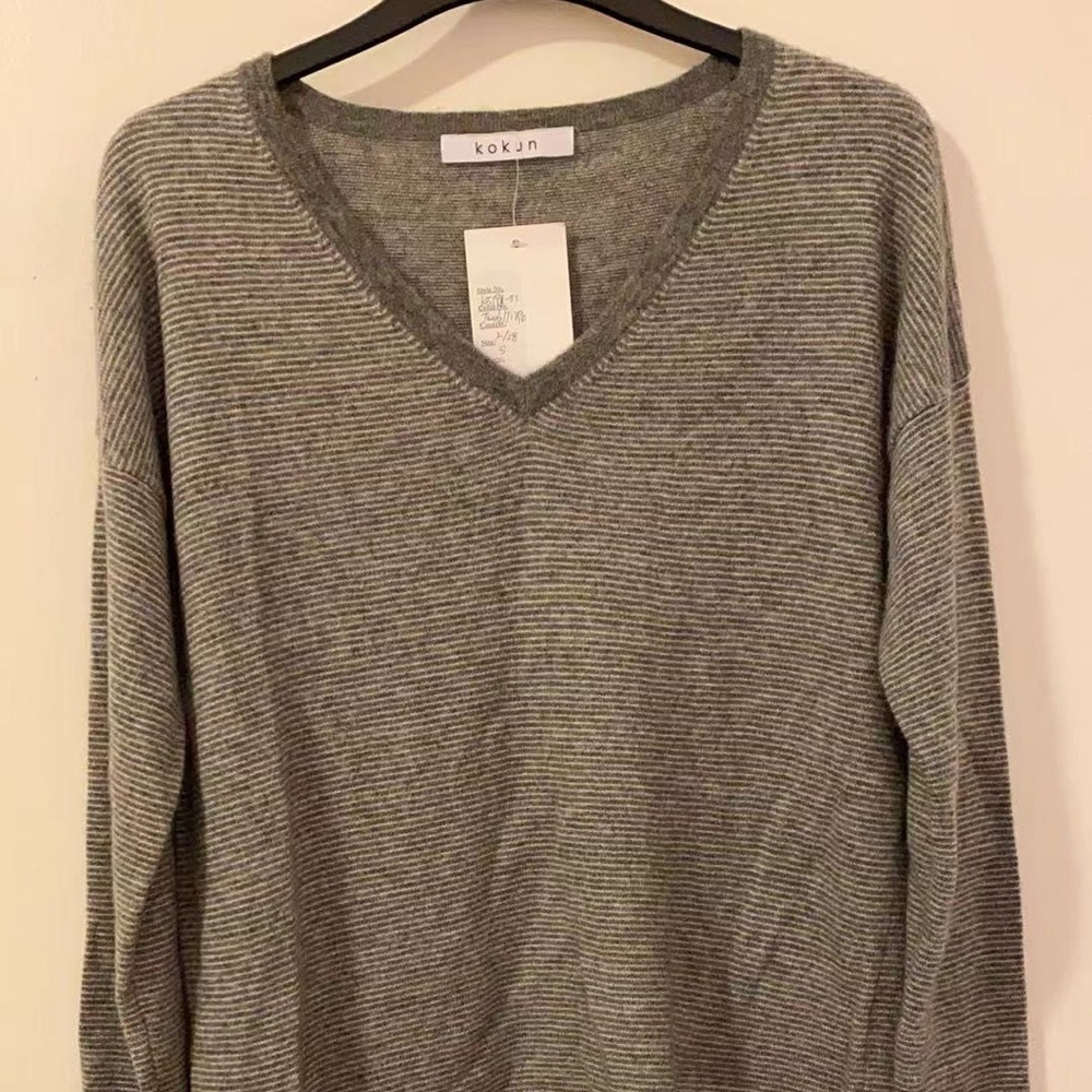 100% cashmere grey and white sweater